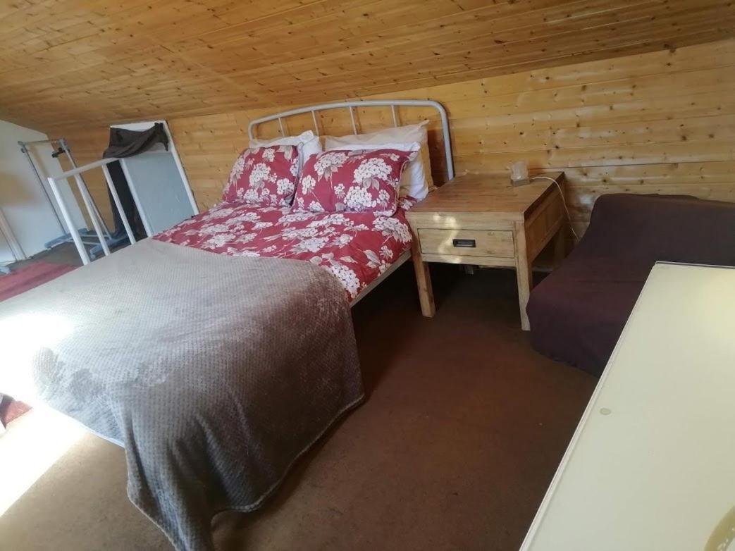 Ferienwohnung Cozy Loft In Bushey, 20 Mins By Train To Euston London Exterior foto