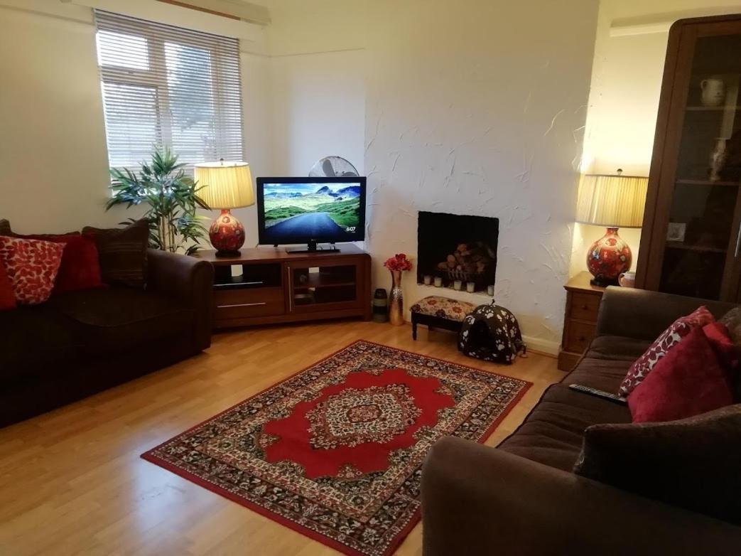 Ferienwohnung Cozy Loft In Bushey, 20 Mins By Train To Euston London Exterior foto